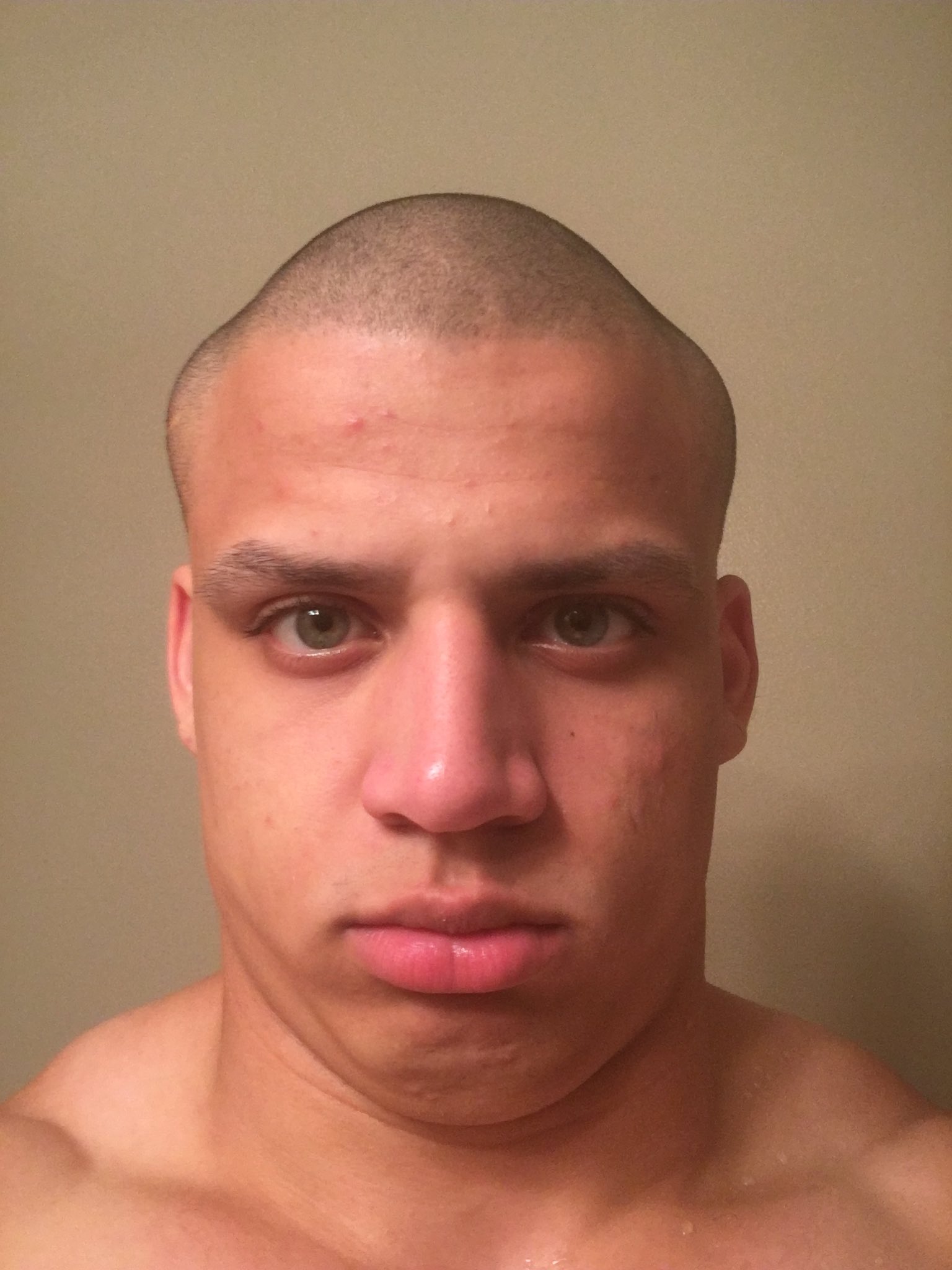 CvS r8KWEAEYSzo 1