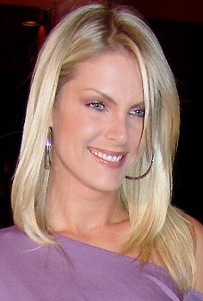 Ana Hickmann cropped