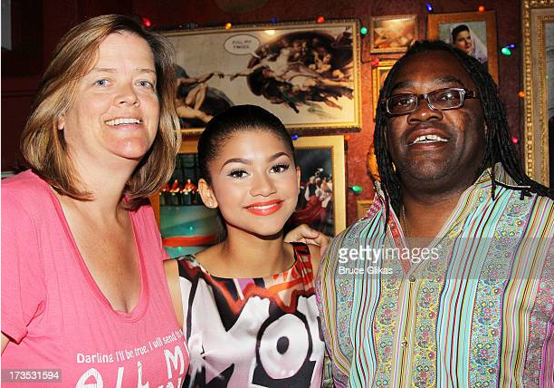 Screenshot 2023 01 17 at 19 18 22 zendaya parents   Ricerca Google