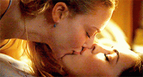 Megan fox amanda seyfried kiss jennifers body
