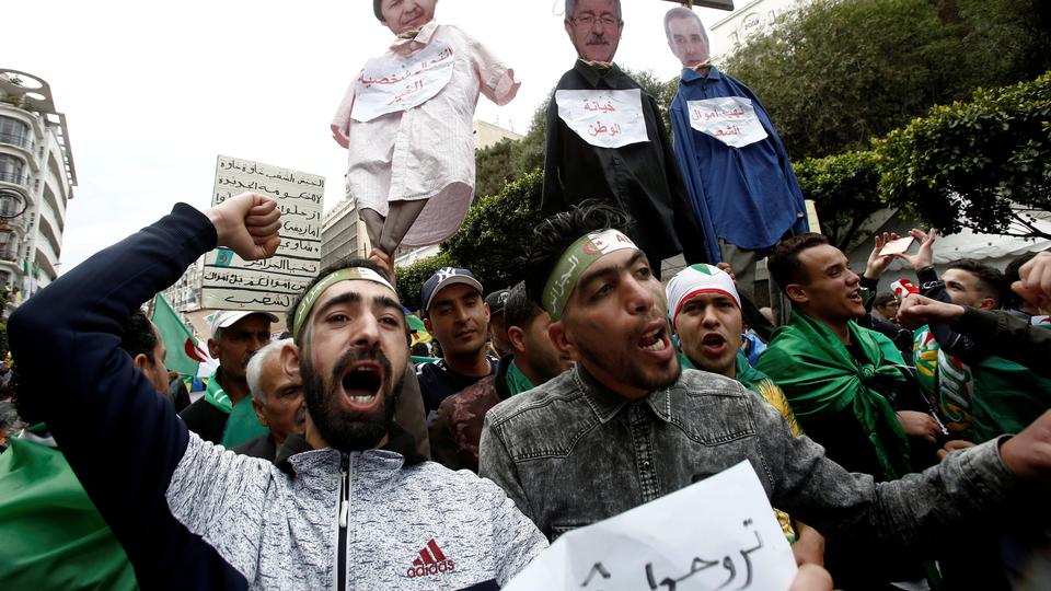 55025 DZA190402protestselitereuters 1557074352212
