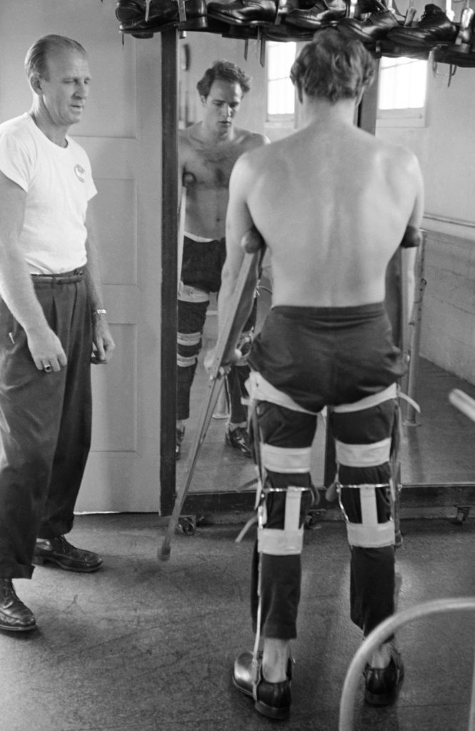141111 marlon brando 08a 666x1024