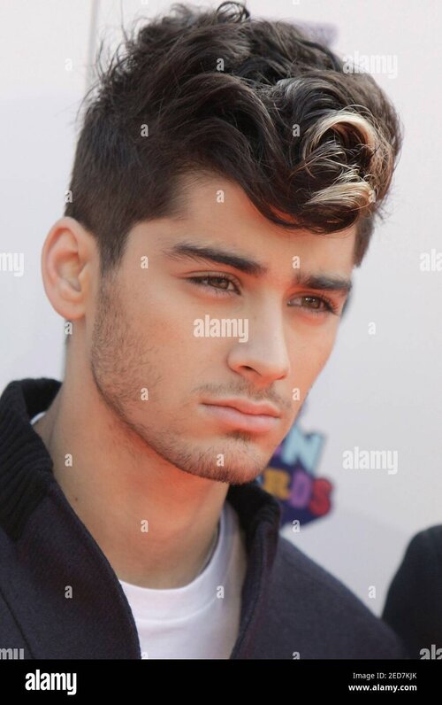 london-uk-7th-october-2012-zayn-malik-of-one-direction-arriving-at-bbc-teen-awards-arrivals-at...jpg