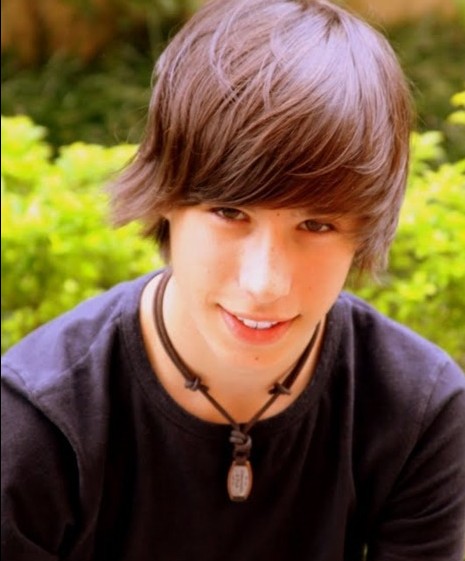 Seven reasons why a pretty boy is popular with gays