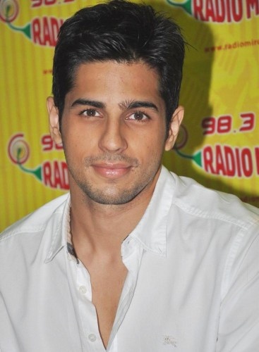 923a363eb8696c46593bfed3aa85368b  indian male bollywood stars