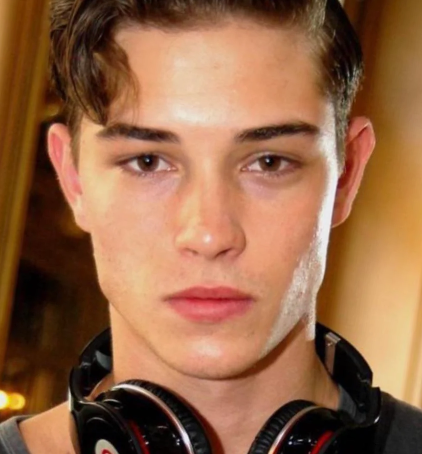 Serious discussion i showed my female friends the model v0 xah1lk2ekb0a1