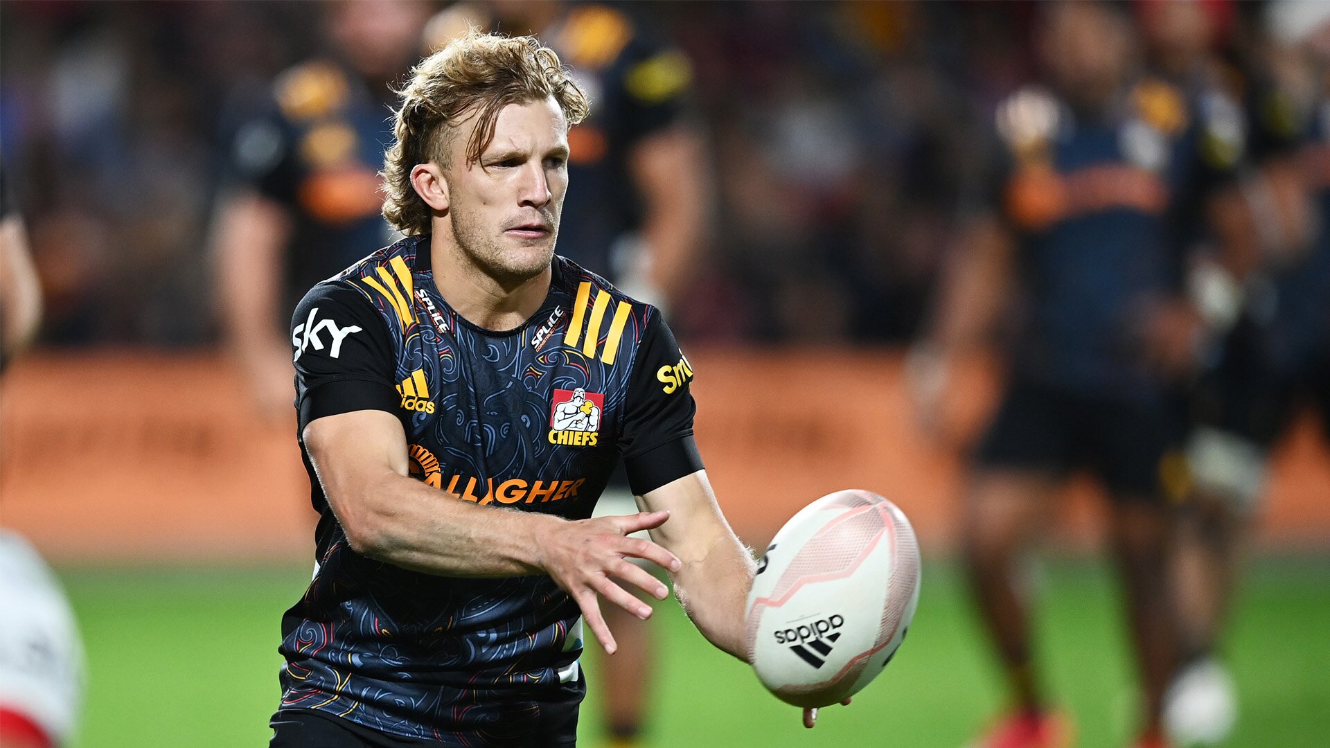 Damian mckenzie chiefs pass