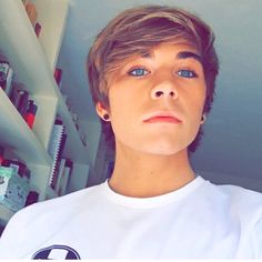 7b5d850b0020bdd71e57de2aedfde77b  cute guys eyes