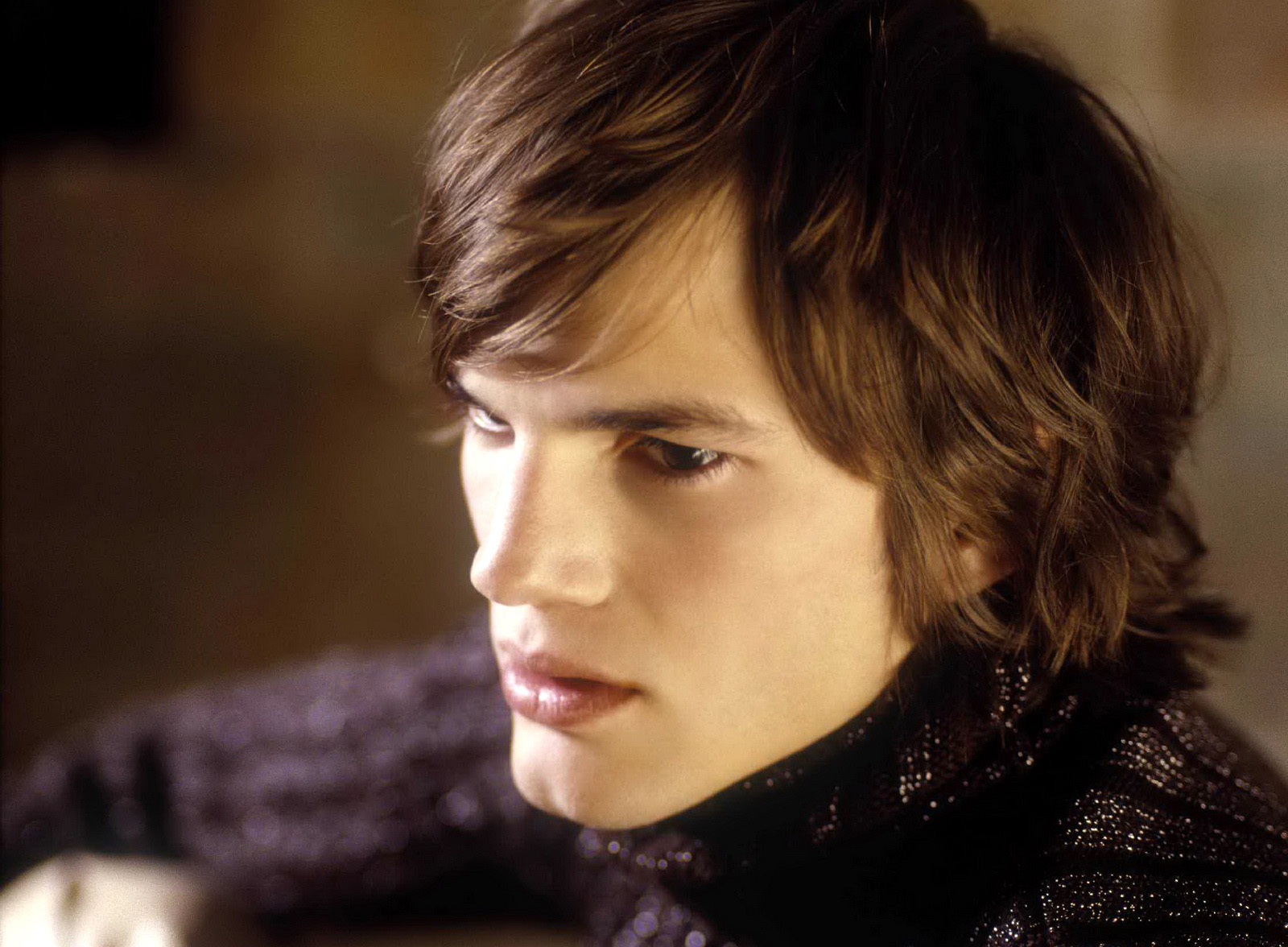 Ashton kutcher long hair close up wallpapers aWVnbW6UmZqaraWkpJRma2VlrWZmbGs