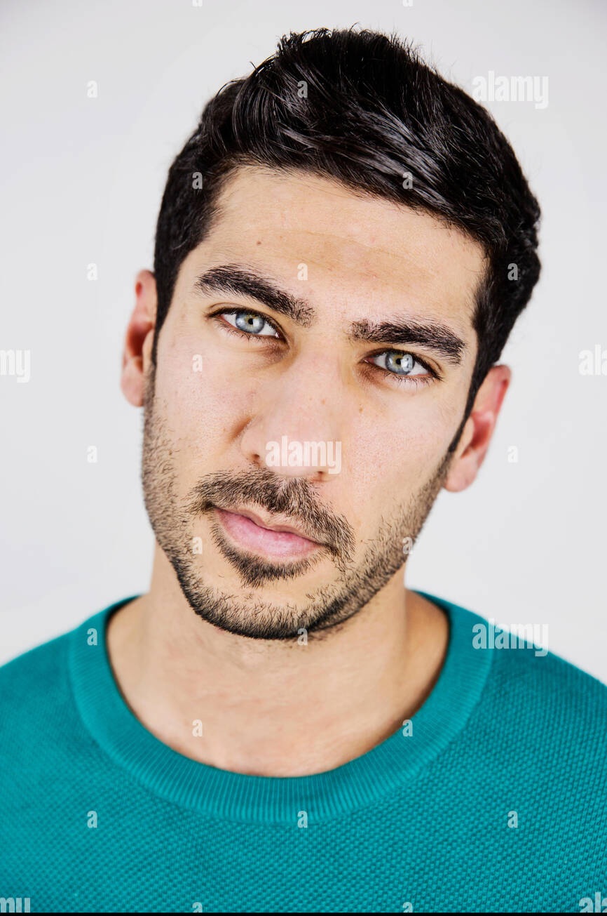 Portrait of young man with blue eyes and stubble MPRCD5