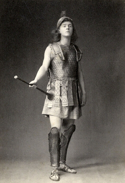 Dress Up Rupert 2