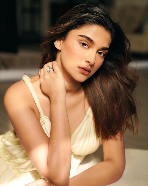 Saiee-Manjrekar-Youngest-Bollywood-Actresses.jpeg