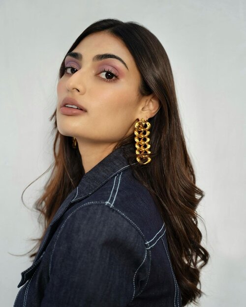 Athiya-Shetty-Youngest-Bollywood-Actresses.jpeg