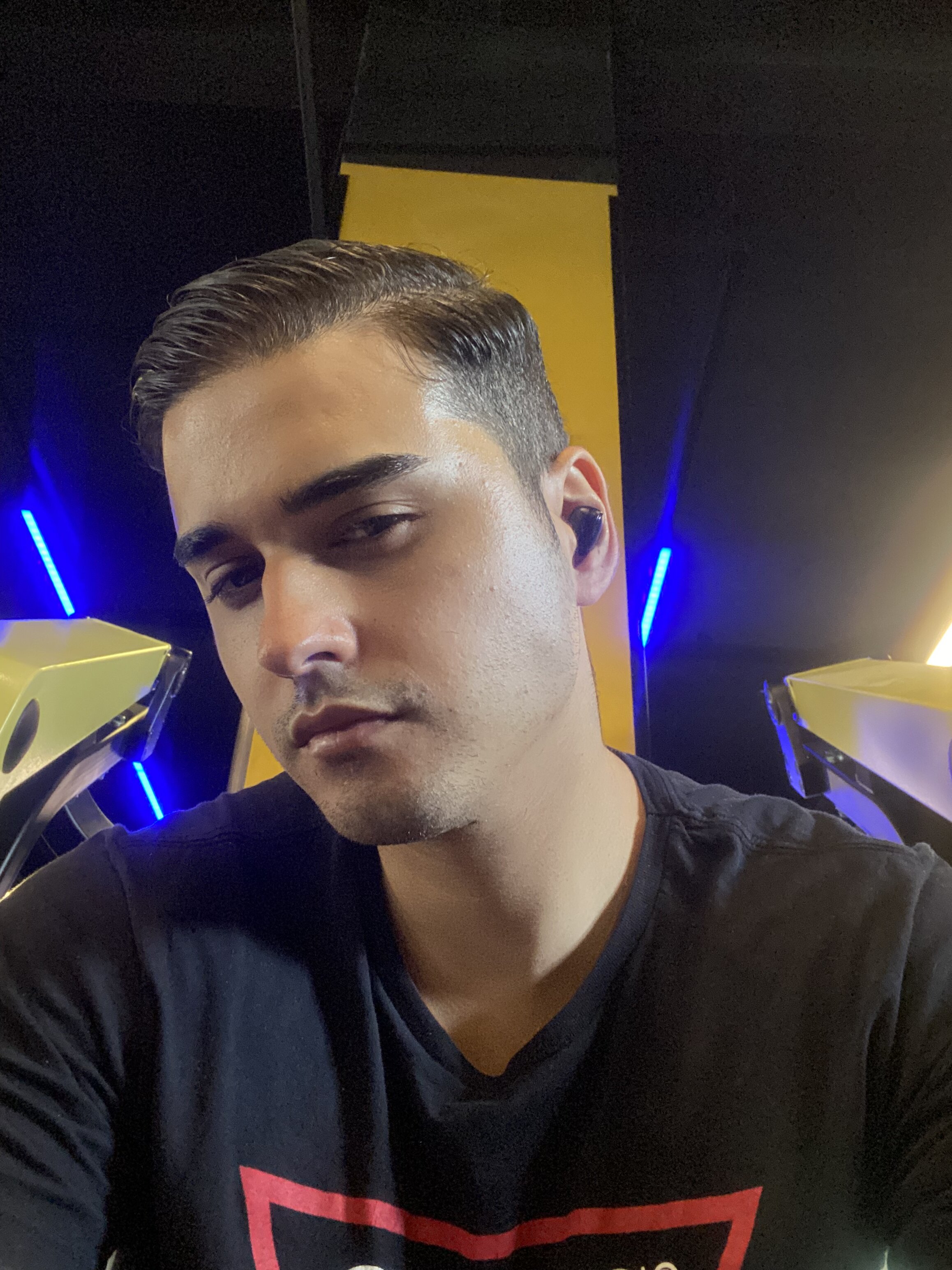 E6B0FDC3 2376 47BD 9AB4 79E68F9918FC