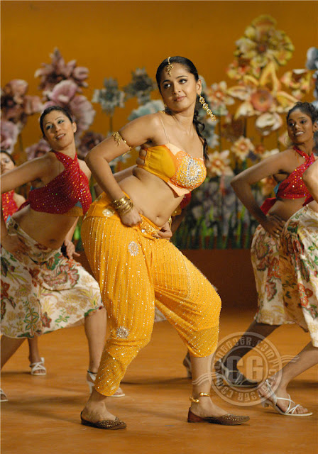 Anushka Shetty Navel Show6