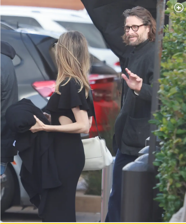 Screenshot 2023 03 27 at 23 37 46 Angelina Jolie goes on three hour lunch with billionaire Dav