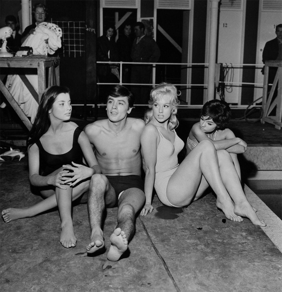1659965735 alain delon en maillot de bain avec mylene demongeot pascale petit sur le film sois