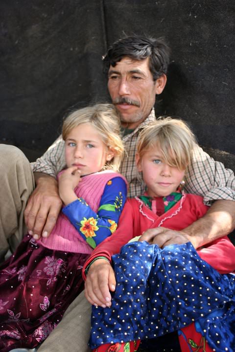 A Yrk father with his daughters Balkusan Karaman Turkey 2015