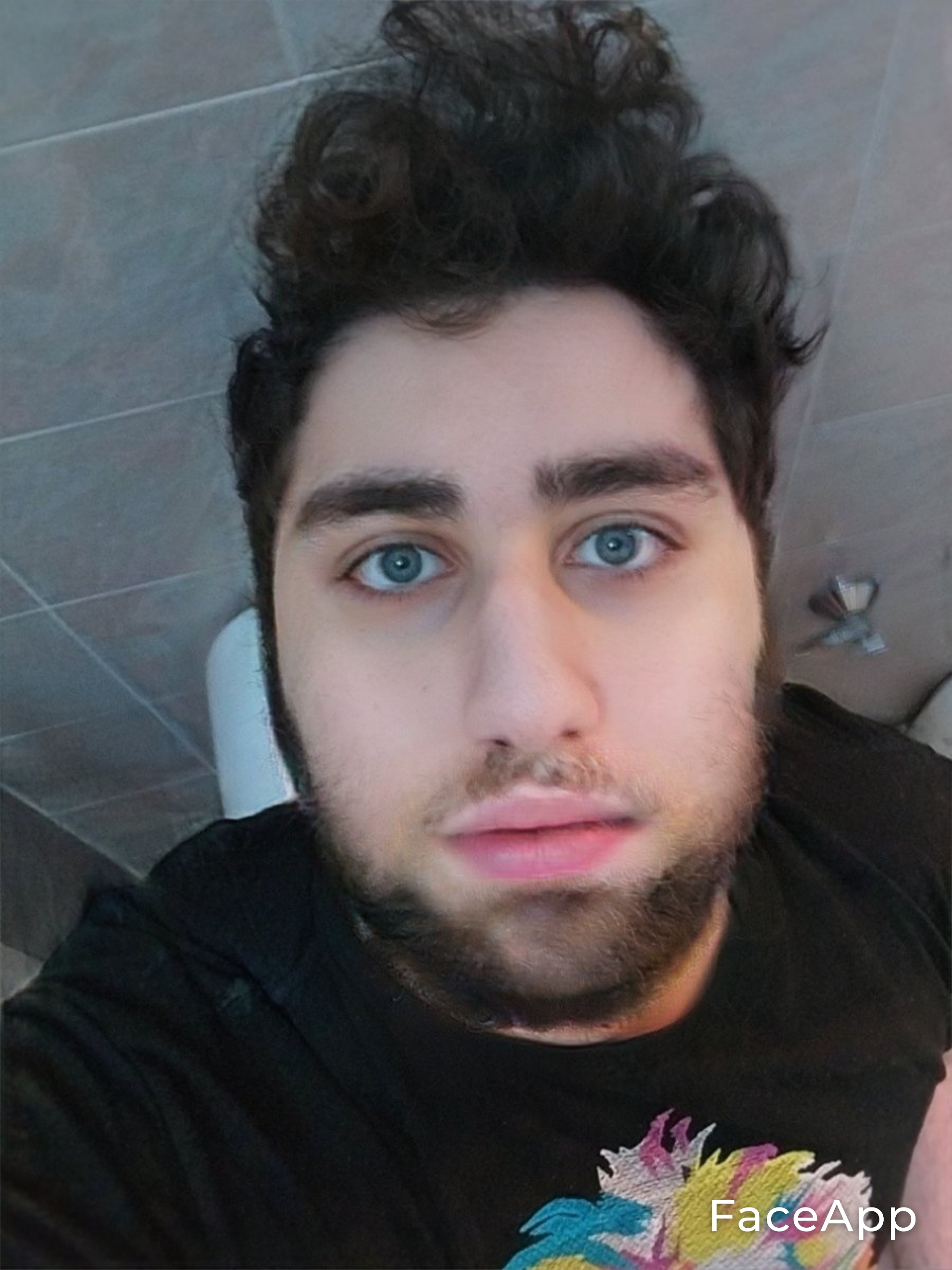 FaceApp 1681094899458