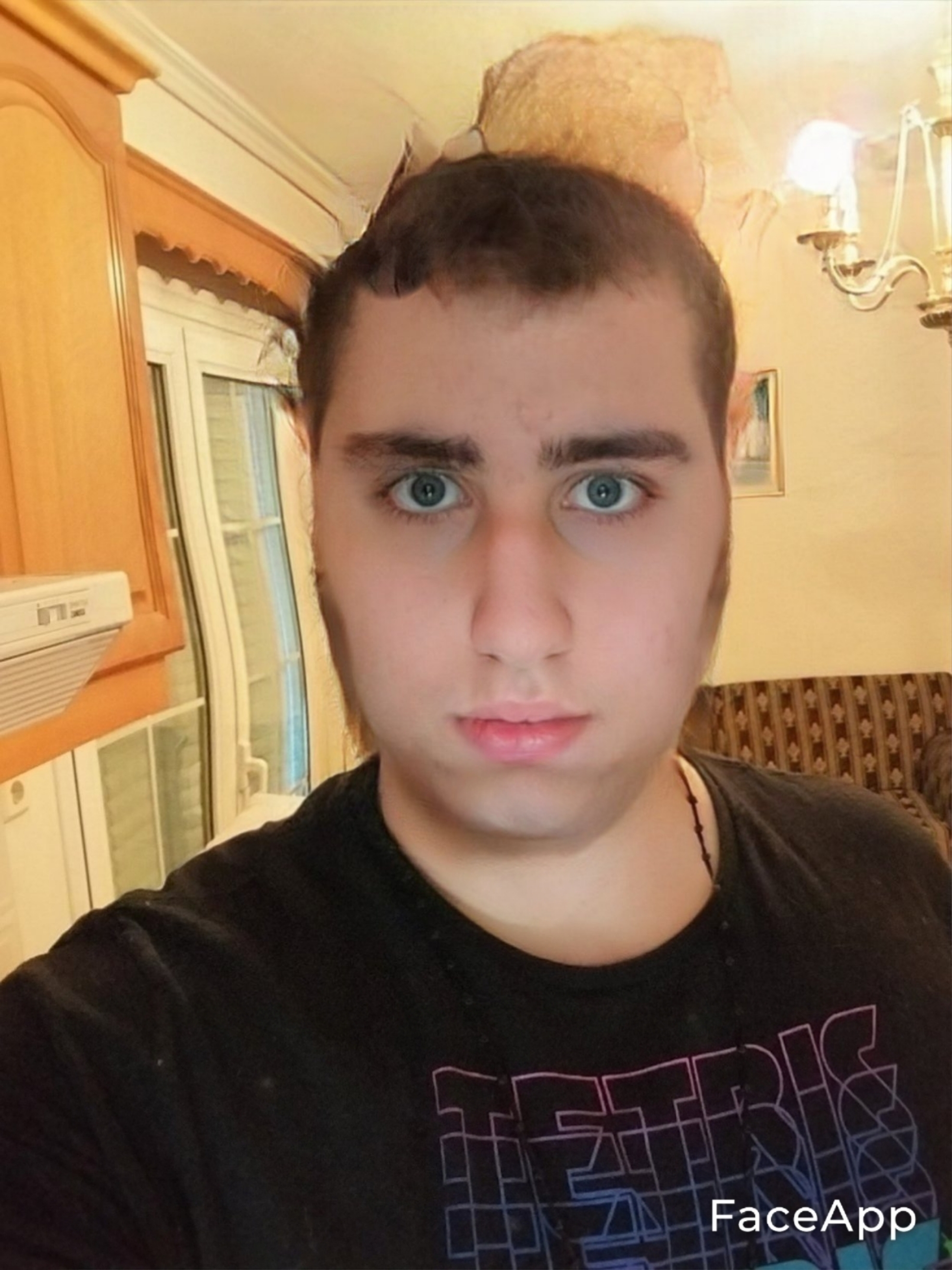 FaceApp 1681183269781