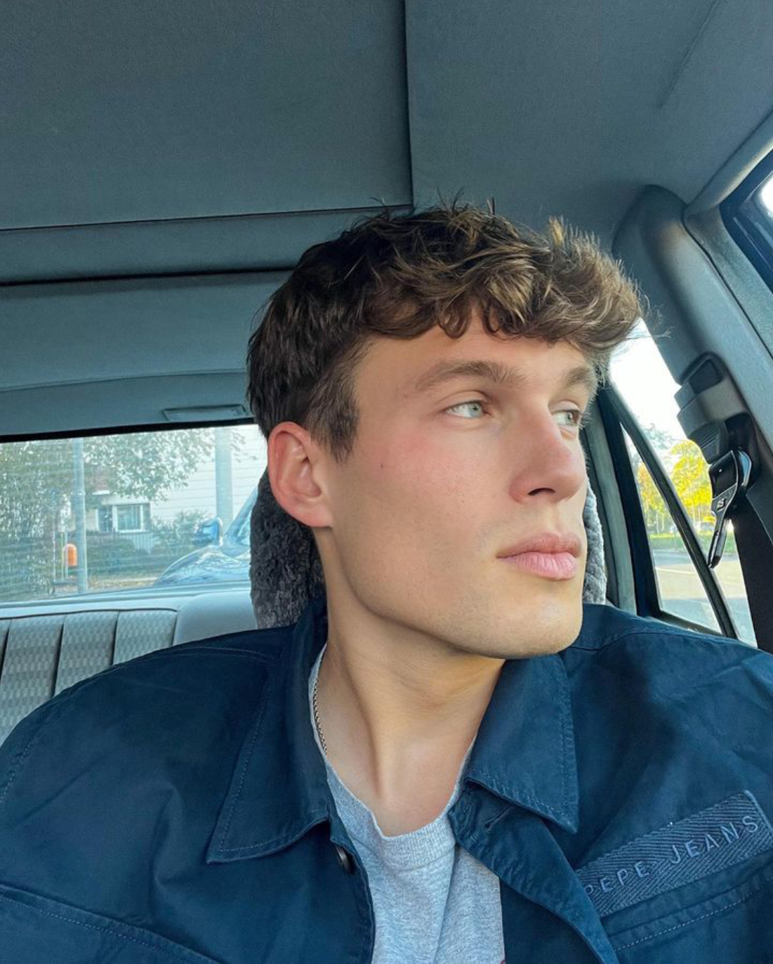 143F18FA F5EE 40EB B402 7125F19EA3FC