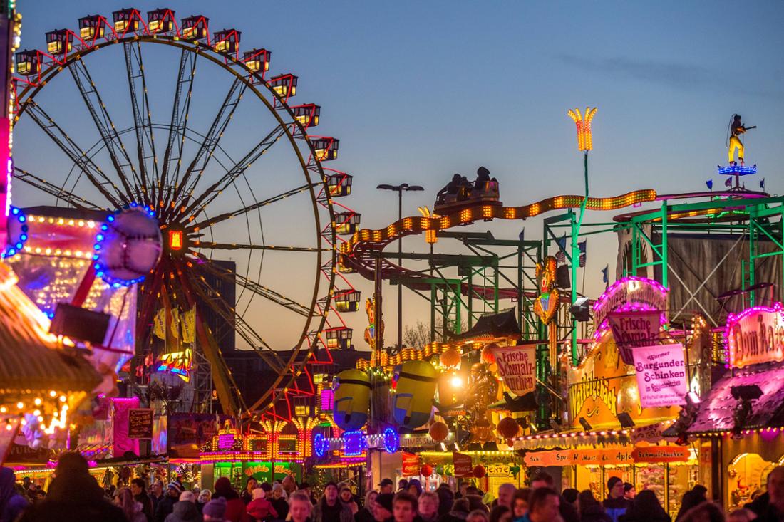 31381217 fahrgeschaefte auf dem hamburger winterdom 2015 PoBG