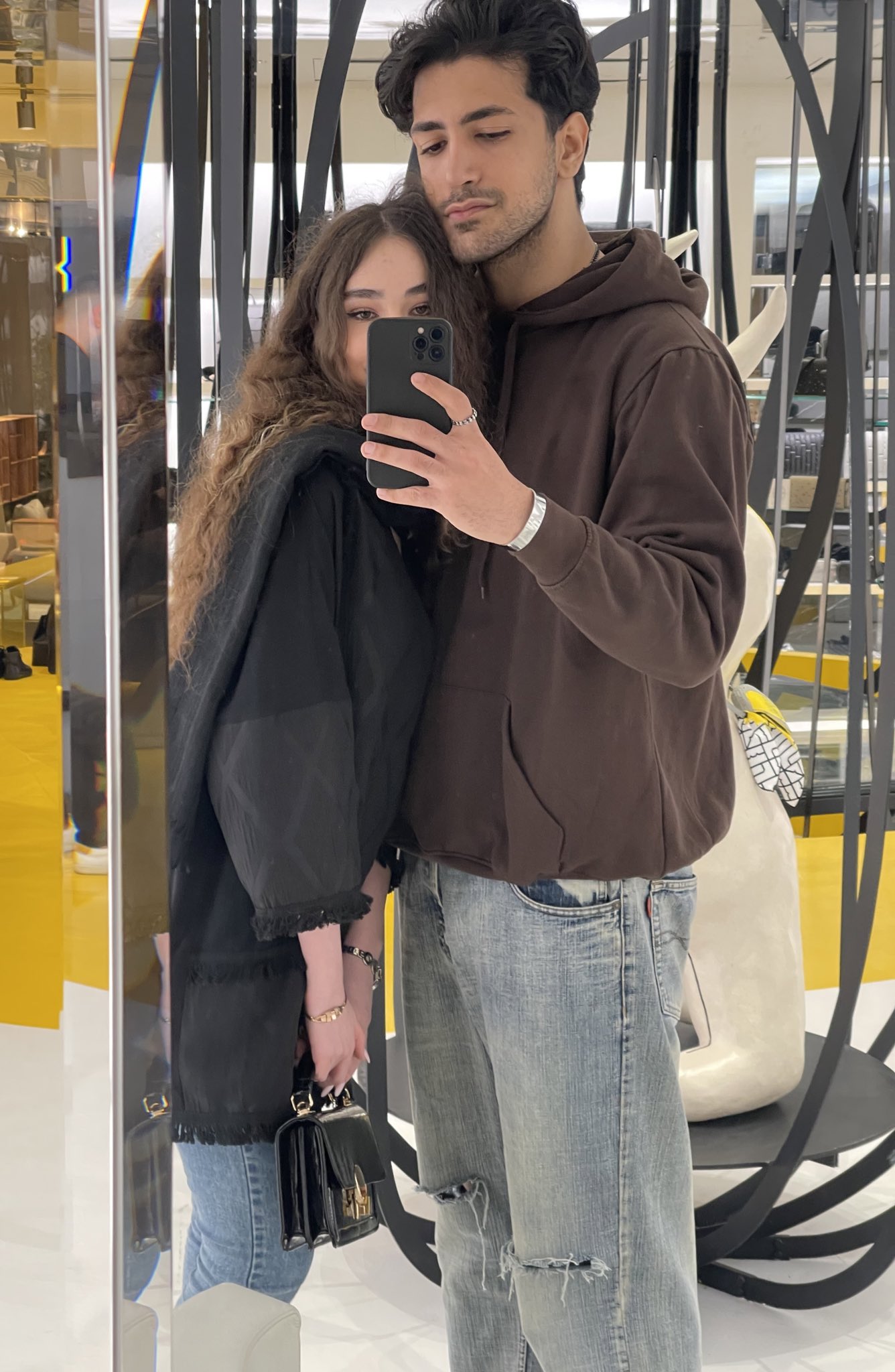 FuLRCl2WAAYe7oA