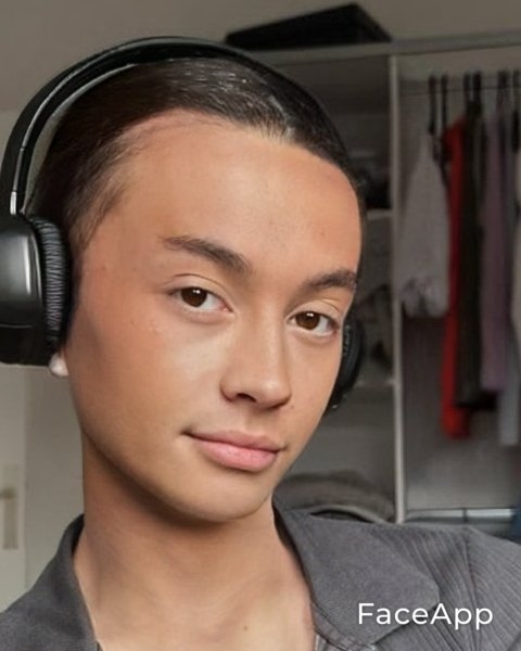 FaceApp 1682078603762