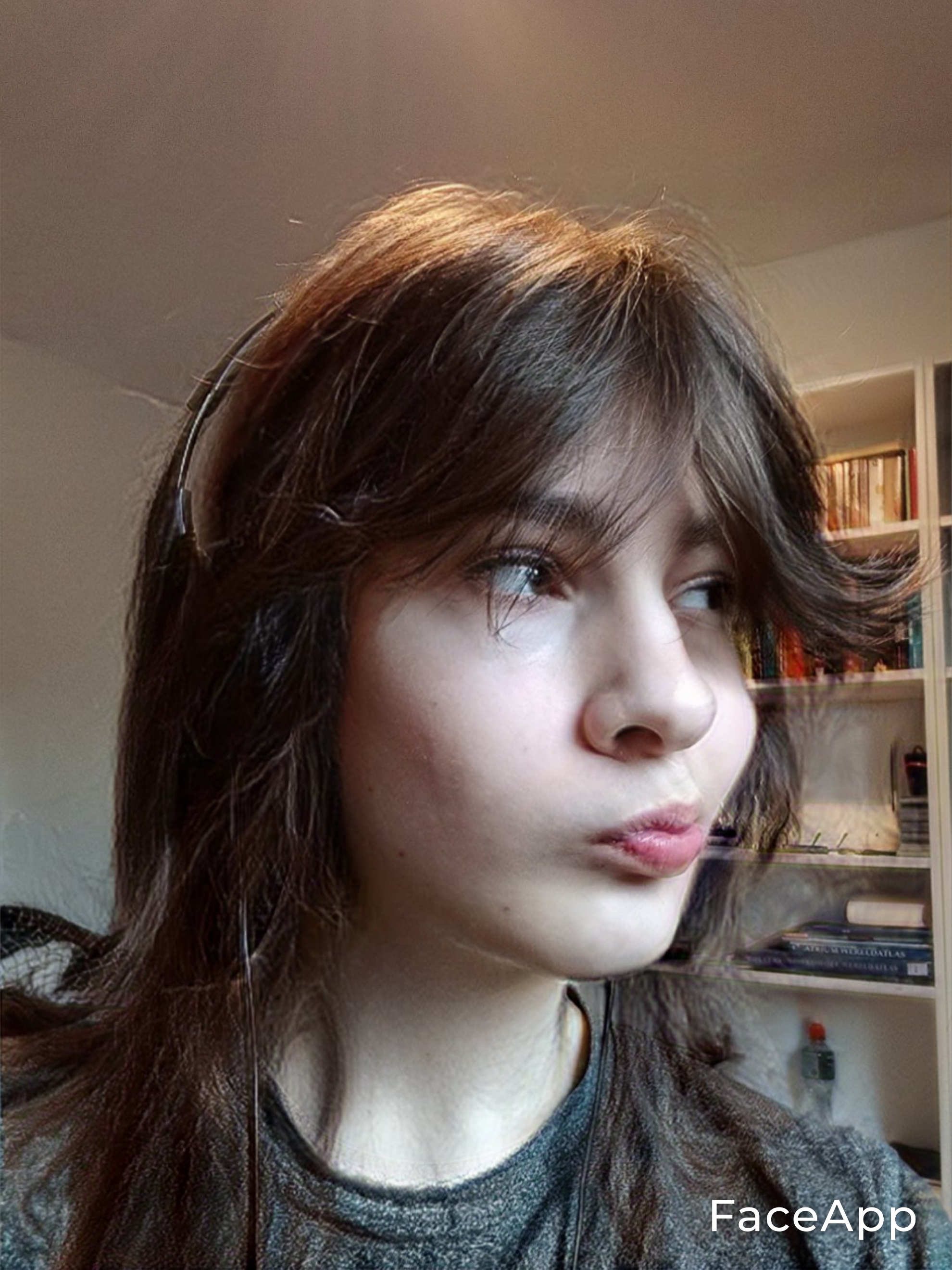 FaceApp 1682099617513