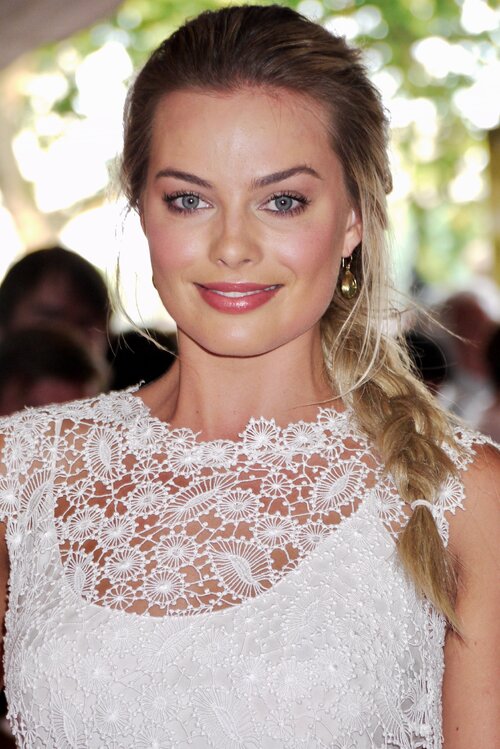 Margot_Robbie_at_Somerset_House_in_2013_(cropped).jpg
