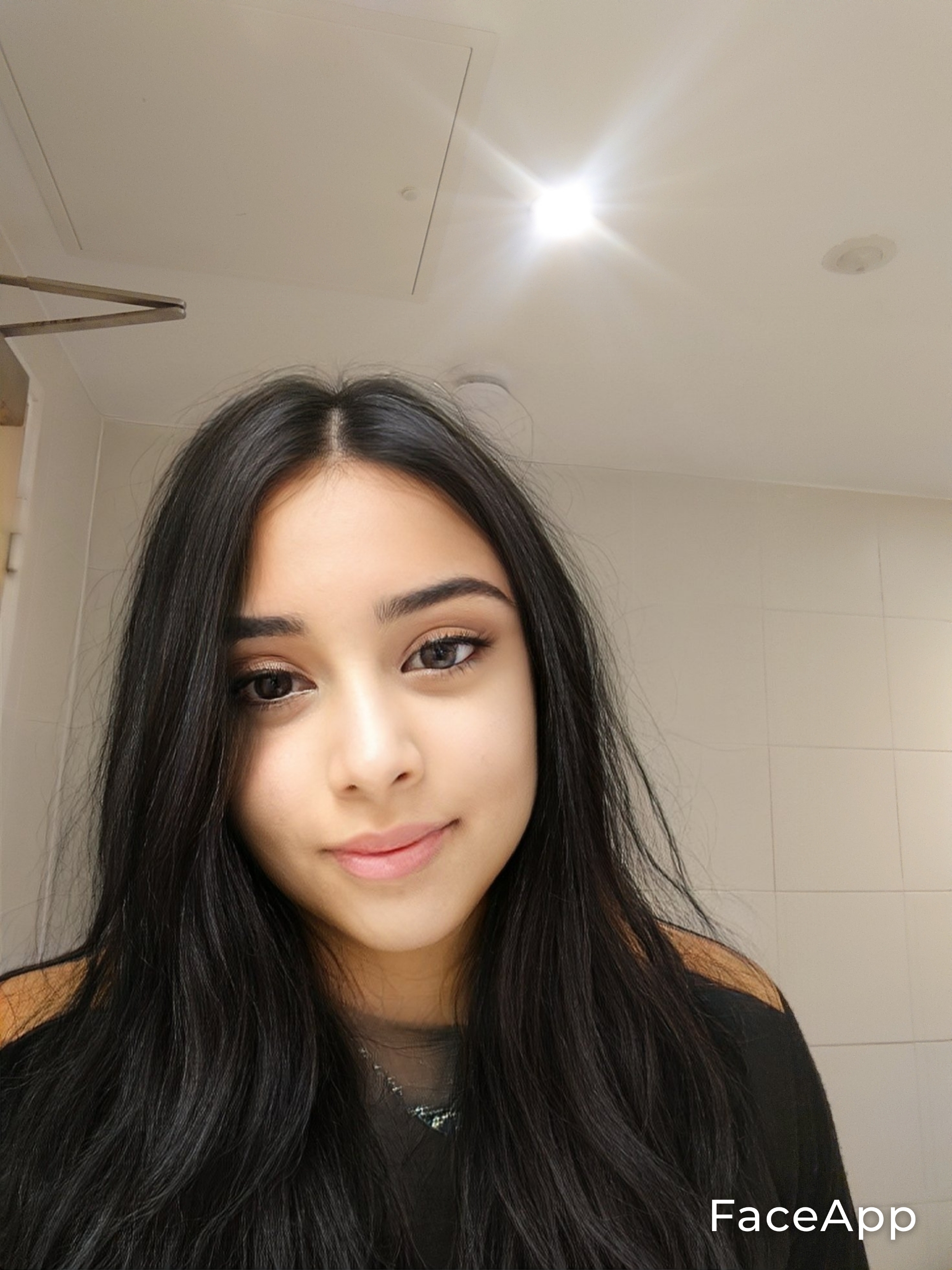FaceApp 1683044464626