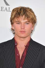 Male model Jordan Barrett Thinks It's Right That Female Models Earn More  Than Males | British Vogue | British Vogue