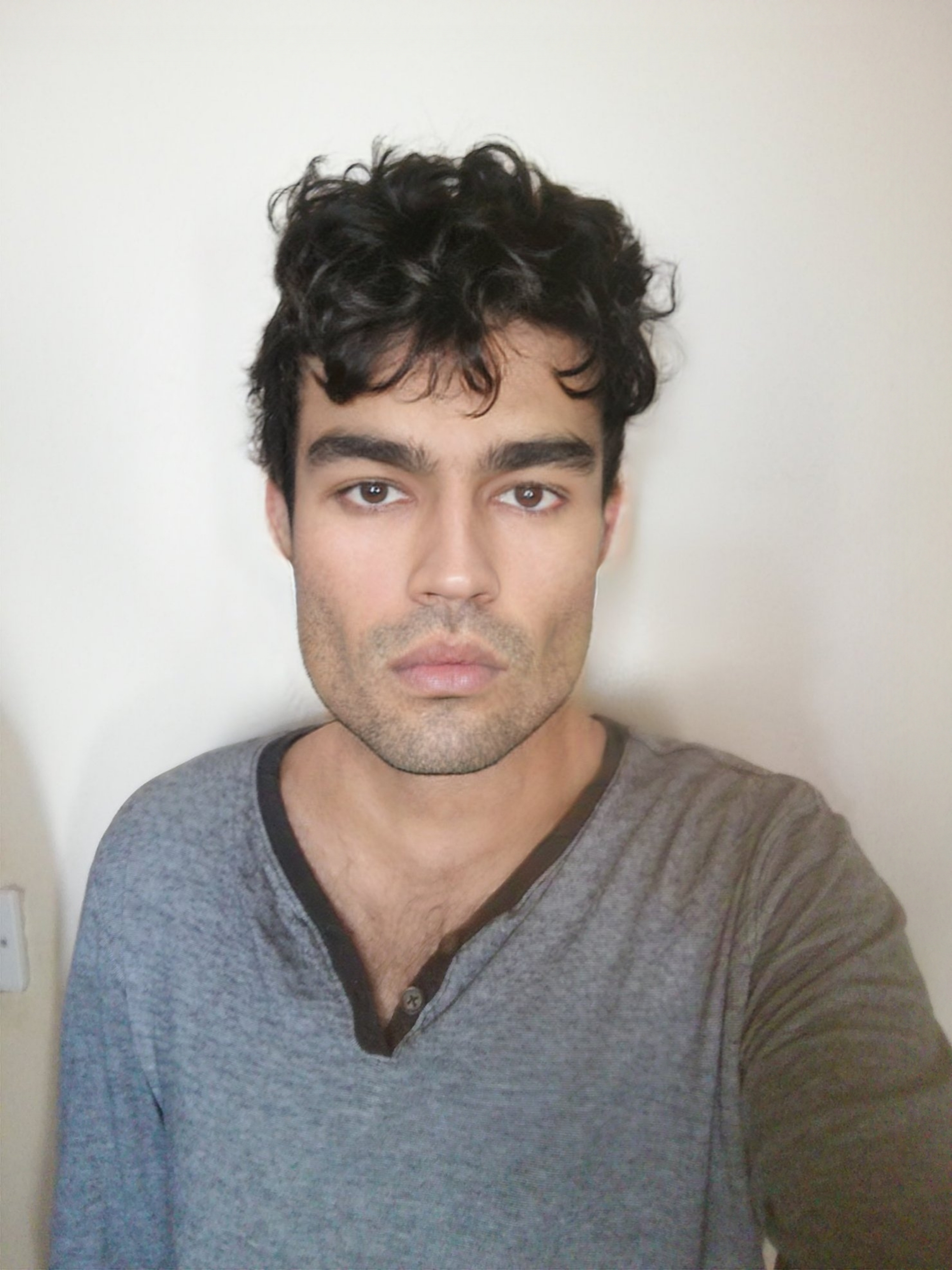FaceApp 1683396413306
