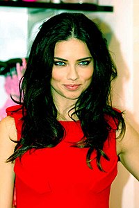 200px Adriana Lima Chgo 2010 12 10 photoby Bielawski