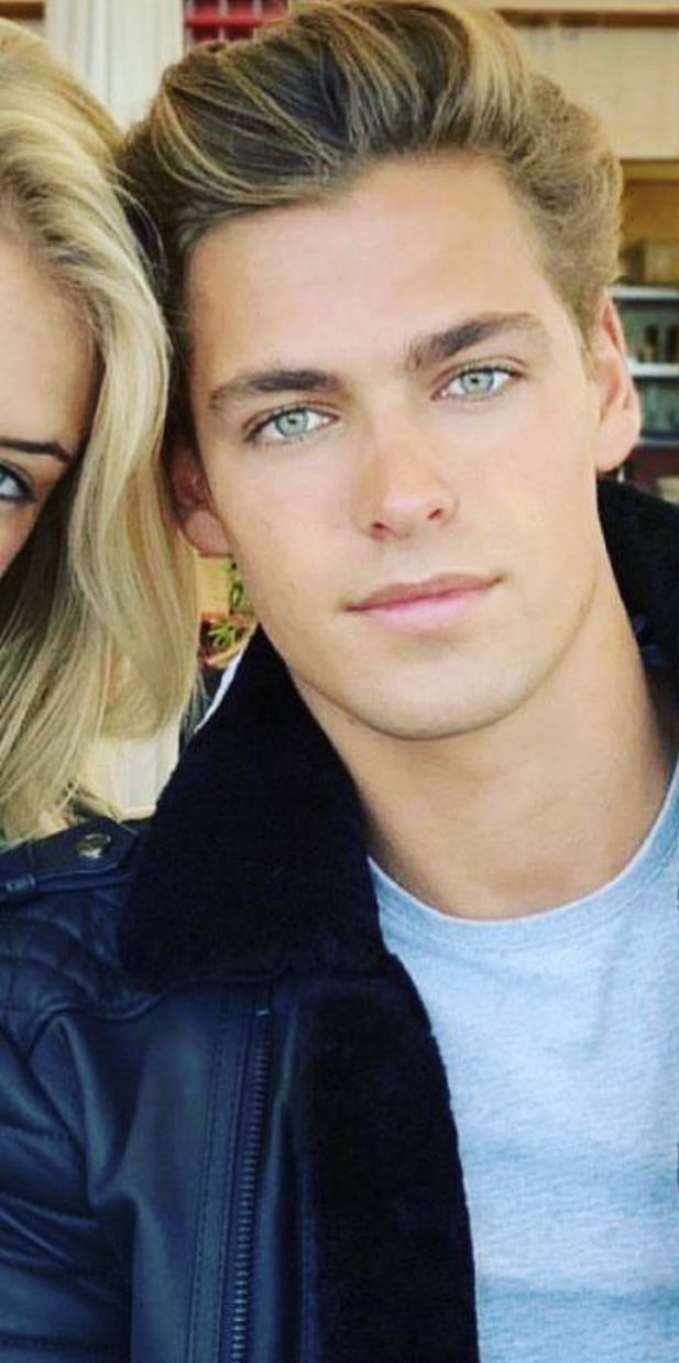 EE556EEA 16D7 4CD9 A6FF C0C0995FB6B0