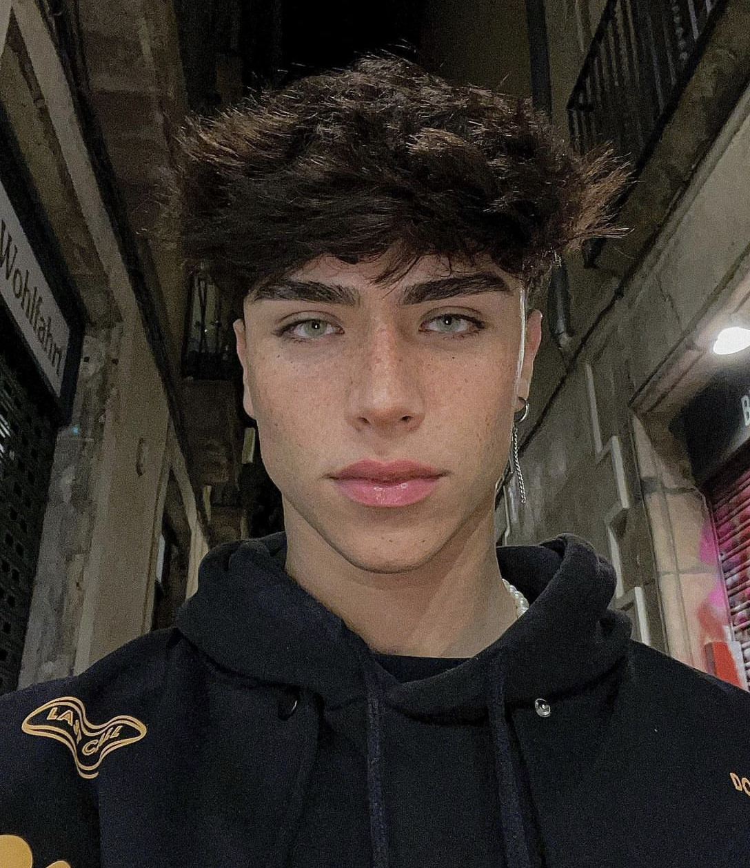 F6EAA9D4 729E 4F37 A920 A59161DD7FA9