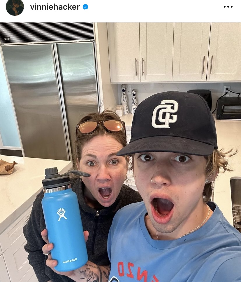 F86F841C 19B8 4103 A466 01EBBE660EEA