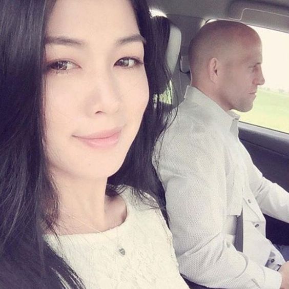 1dcca06f33ad3b94a752ac31536a3175  bwwm man women