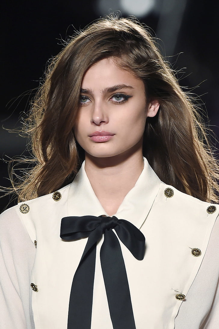 Taylor hill women wallpaper preview