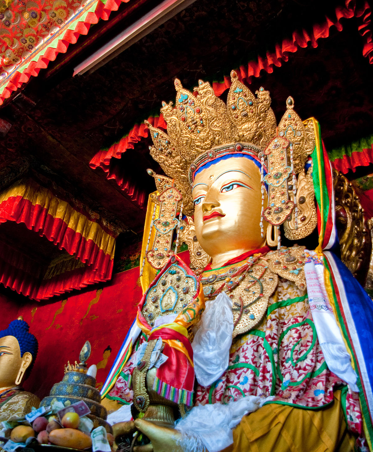 1200px Jowo in Ramoche temple1
