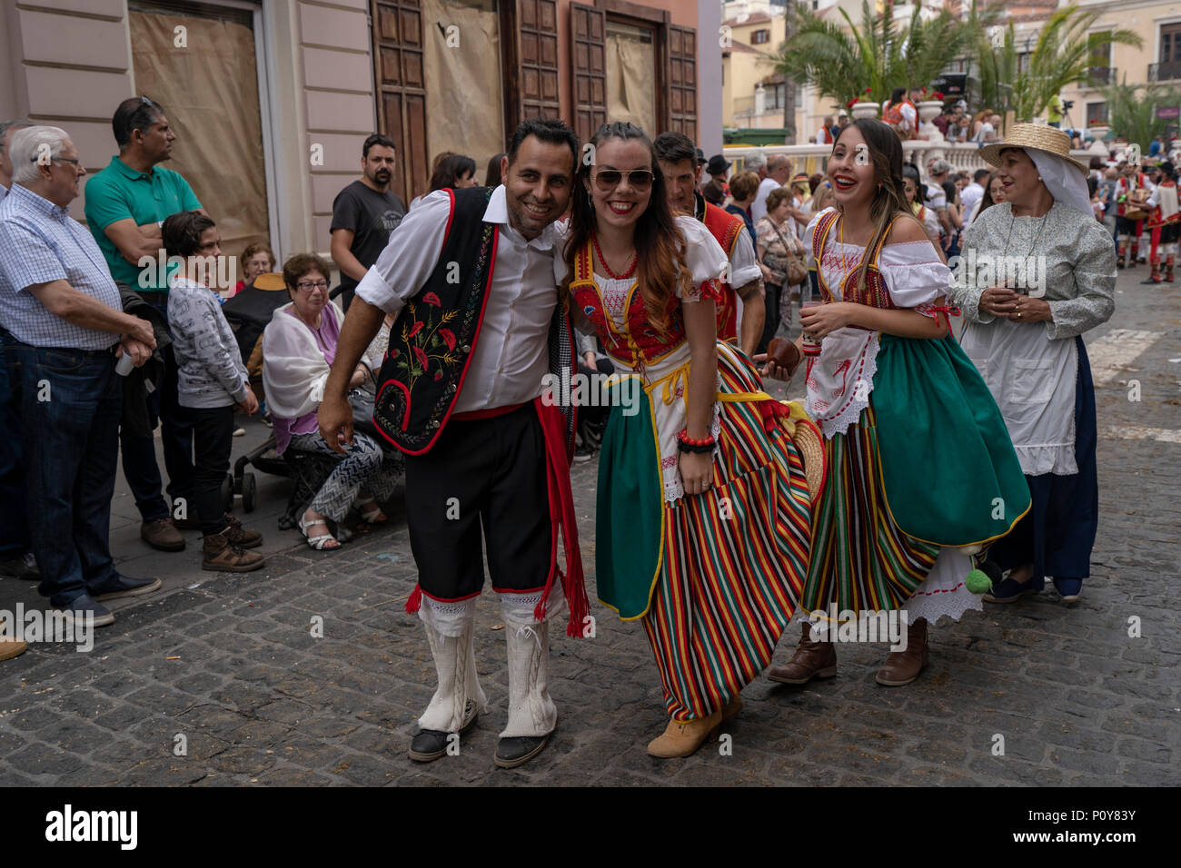 La orotava tenerife islas canarias 10 de junio de 2018 miles de personas en canarias trajes re