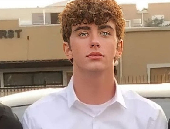 SUB8d89cb cameronherrin