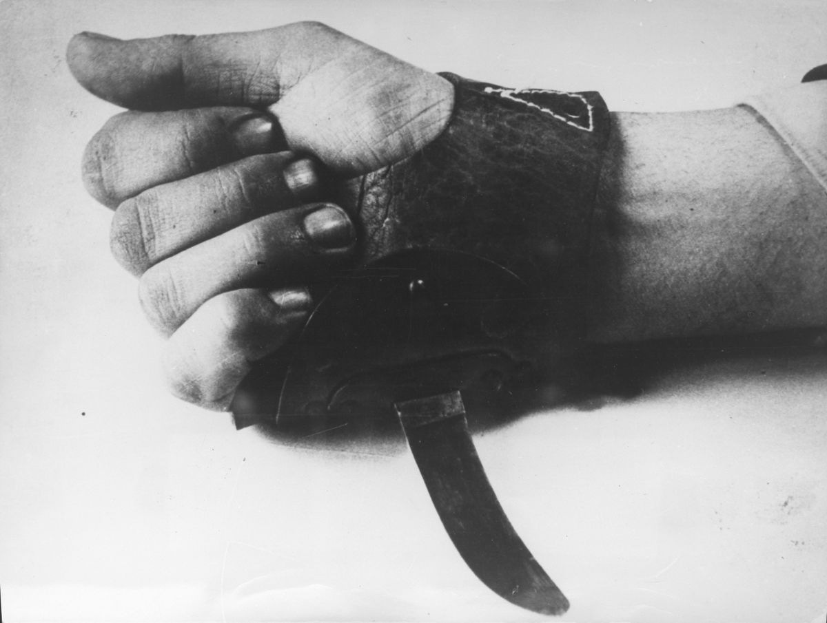 Srbosjek knife used in Croatia   19411945 1