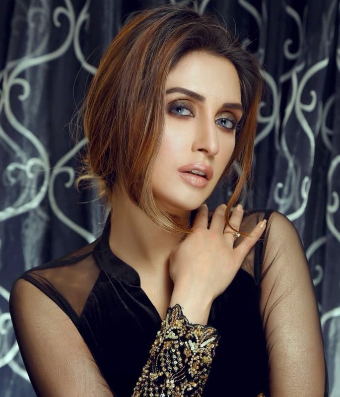 20 Top Pakistani Female Models You Need To Know 15