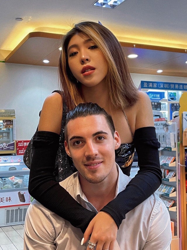 Wmaf couple from britain v0 urqxm5vzvaba1