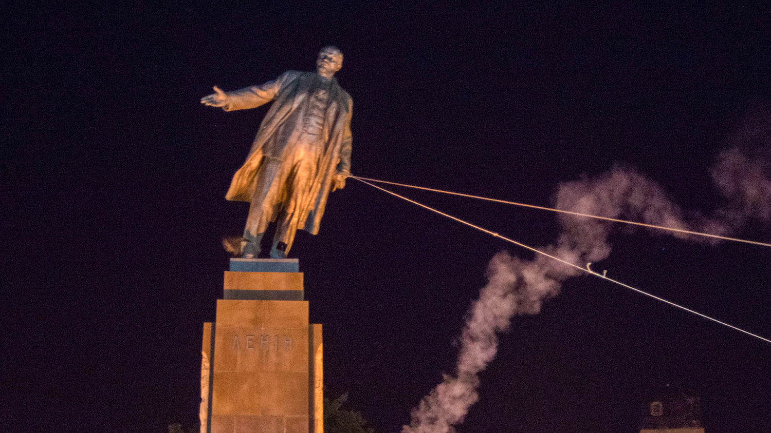 X lon 140929 lenin statue 1