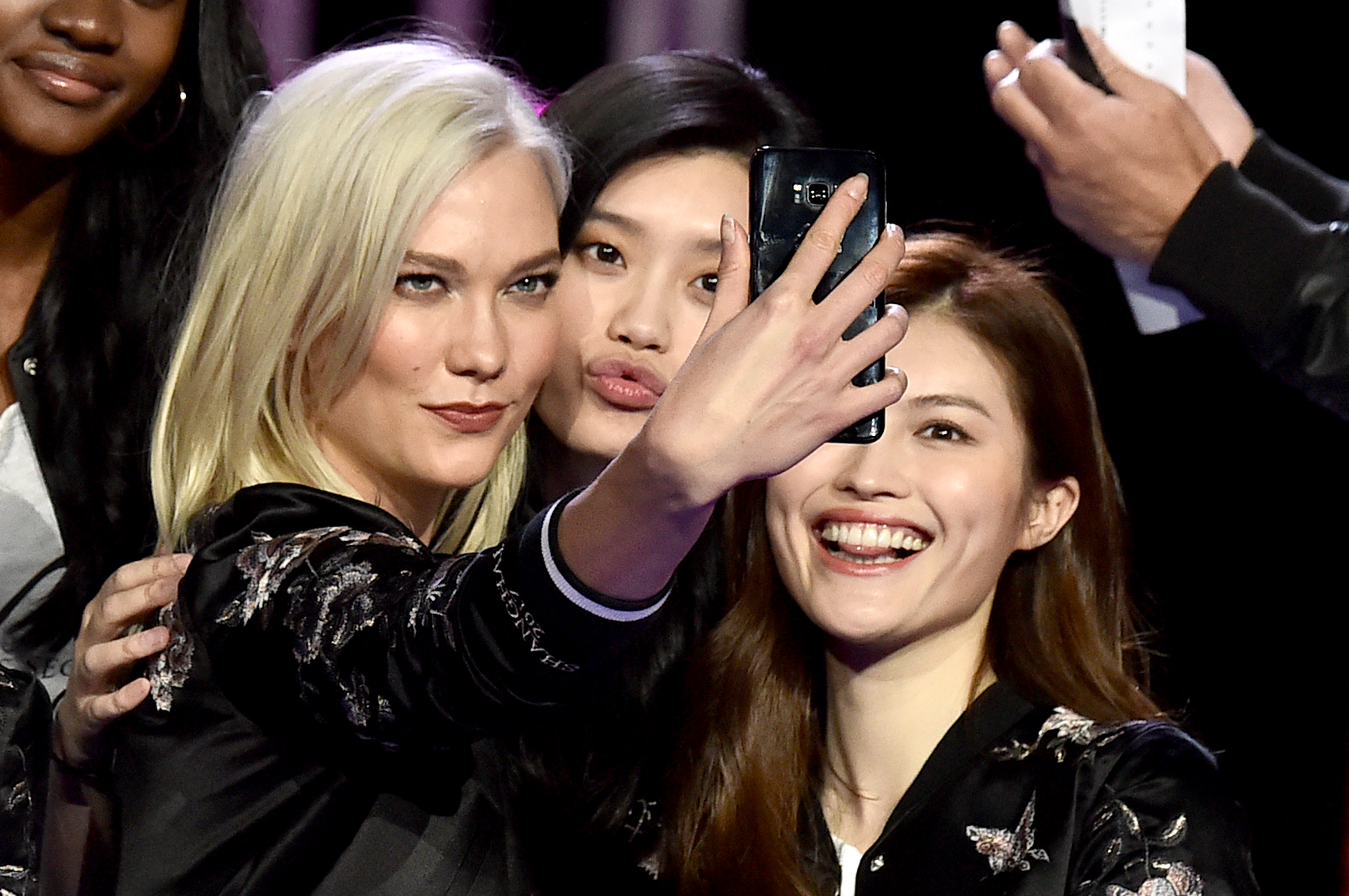 875538476 victorias secret fashion show 2017 all model appearance at mercedes benz arena