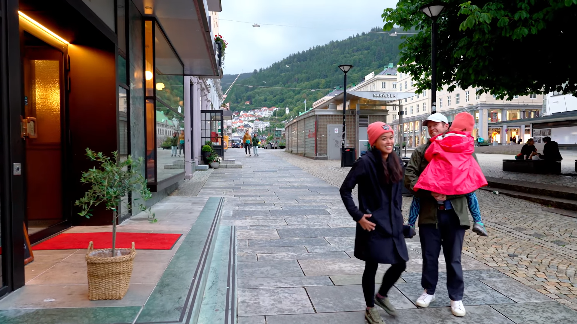 Bergen Norway Walking Tour   The Capital of the Fjords   4K HDR 27 9 screenshot