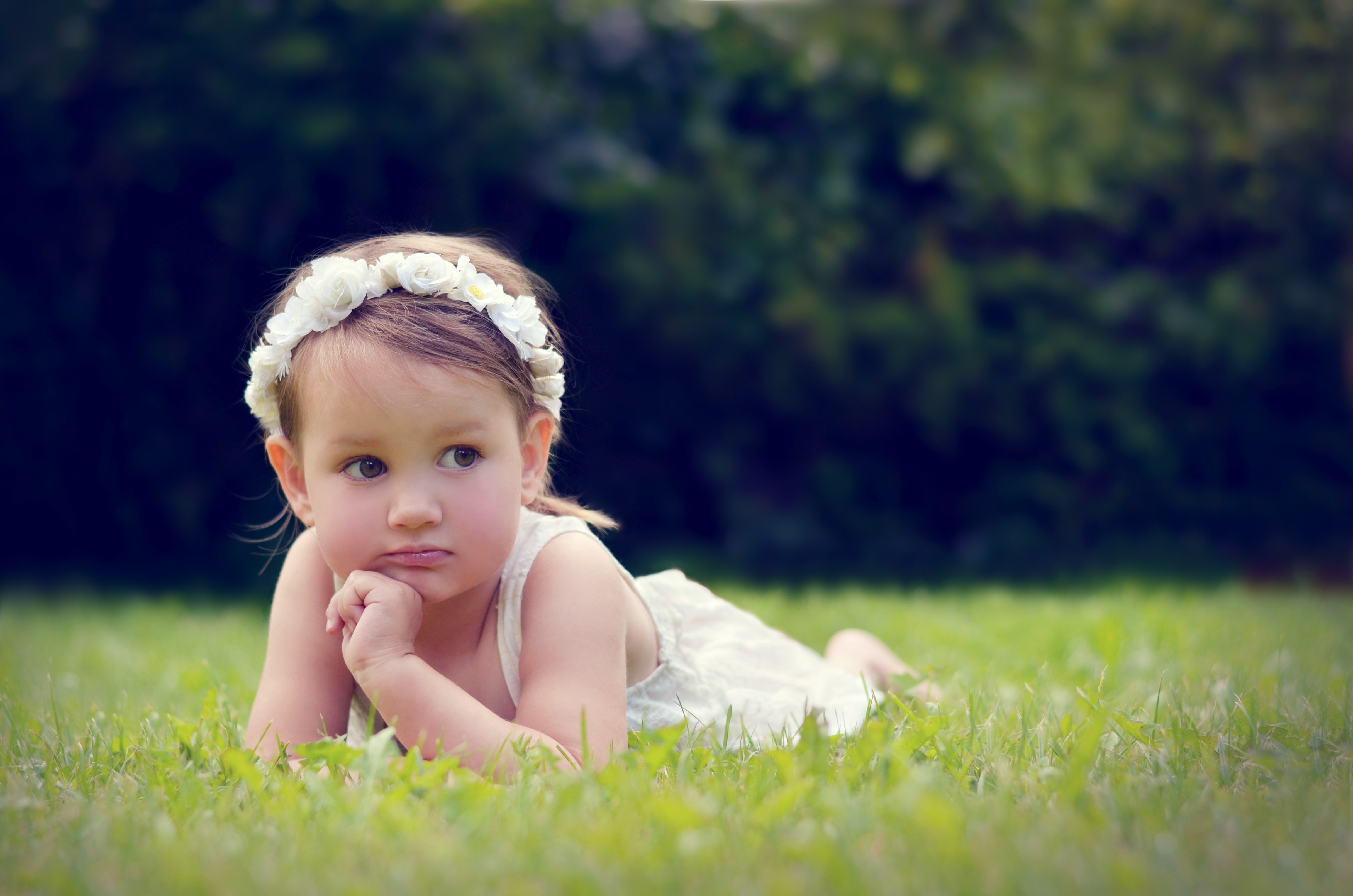 29648 grass children little girl