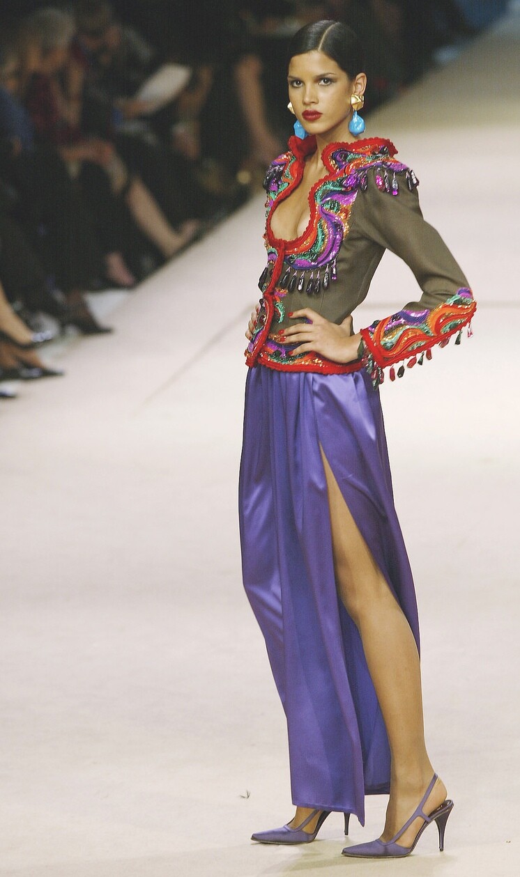 588121034 raicas02ysl HC 211906ff2763686383e092c9fc849a185bc